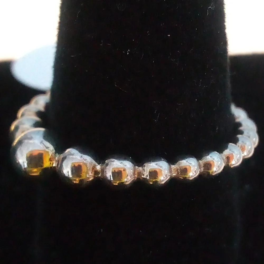 An infinity ring - Picture 3 of 3